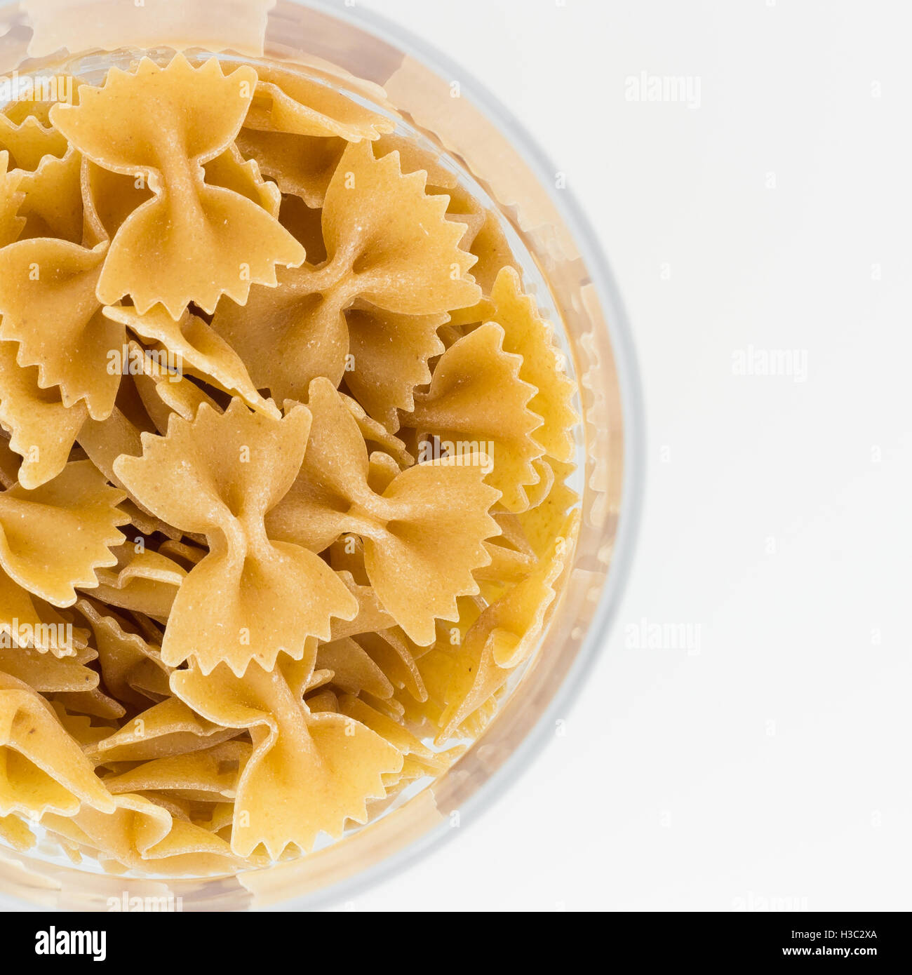 Dettaglio di un piatto di pasta integrale con copy-spazio. Foto Stock