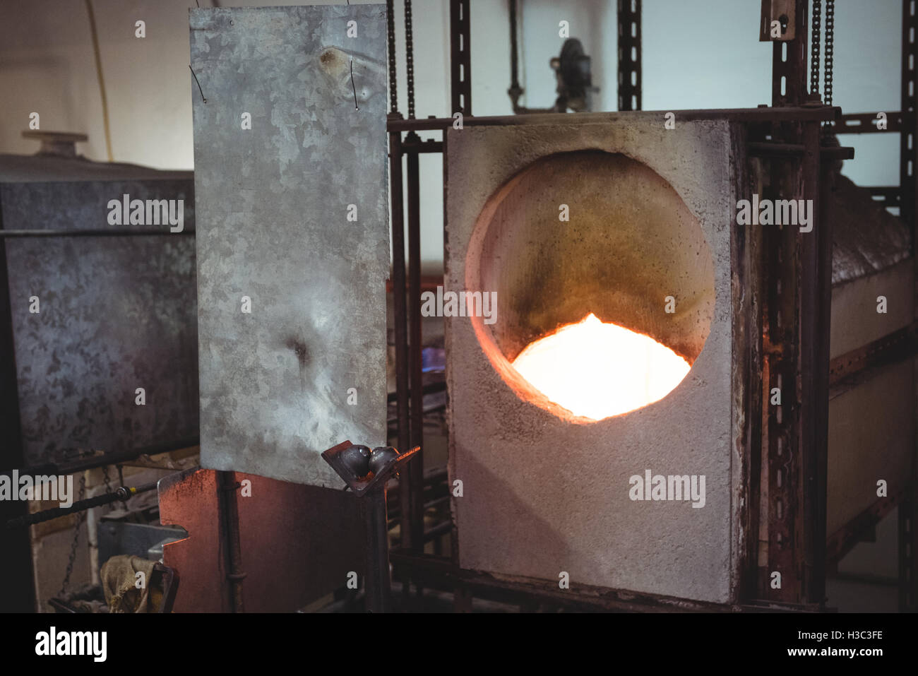 Workstation vuota e il forno Foto Stock