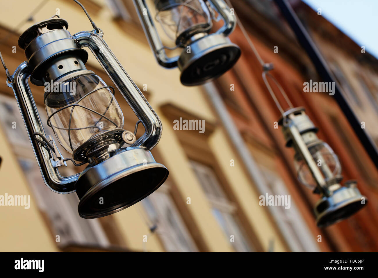 Un Vintage lampada di kerosene, retrò sfondo illuminazione Foto Stock
