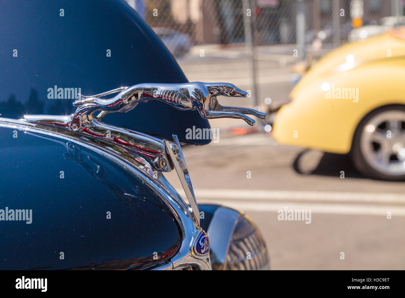 Laguna Beach, CA, Stati Uniti d'America - 2 Ottobre 2016: blu navy 1936 Ford Roadster di proprietà di Jim Sprinkel e visualizzati al Rotary Club di Foto Stock