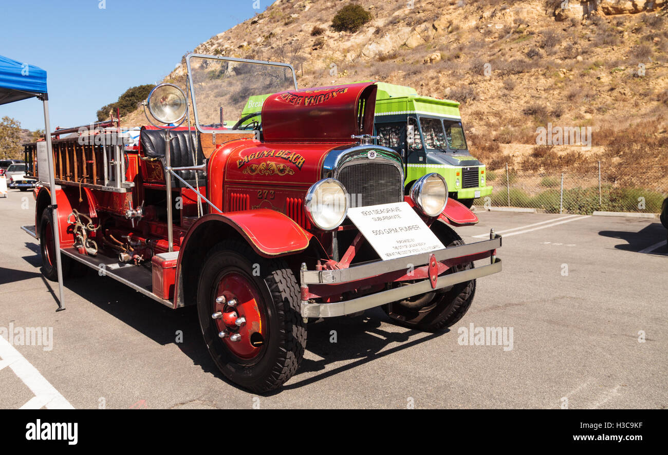 Laguna Beach, CA, Stati Uniti d'America - 2 Ottobre 2016: Rosso 1931 Seagrave Suburbanite 500 GPM Pumper motore fire di proprietà della città di Laguna essere Foto Stock