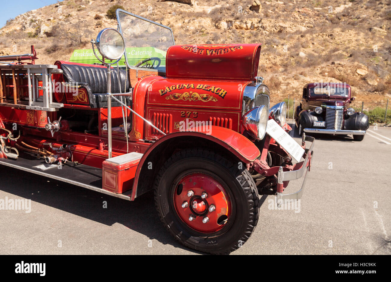 Laguna Beach, CA, Stati Uniti d'America - 2 Ottobre 2016: Rosso 1931 Seagrave Suburbanite 500 GPM Pumper motore fire di proprietà della città di Laguna essere Foto Stock