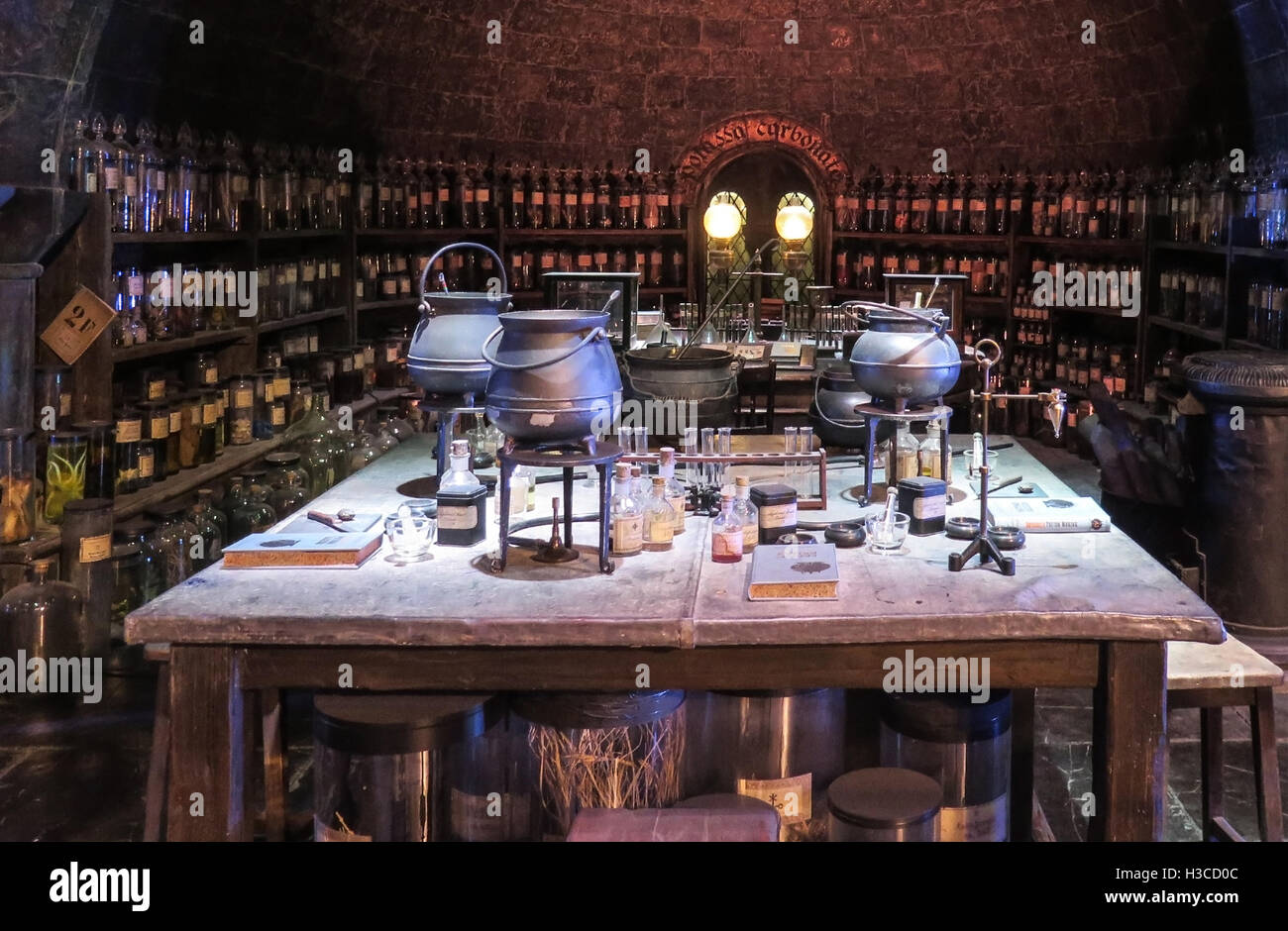 Harry Potter pozioni classe dalla scuola di Hogwarts Scuola di Magia e Stregoneria di Hogwarts set cinematografico Foto Stock