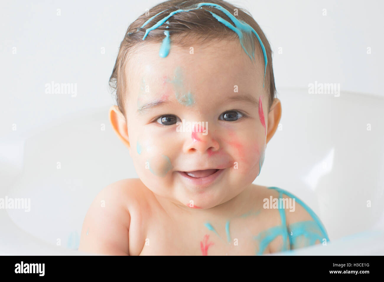 Baby opener nel sapone colorato a bathtime Foto Stock