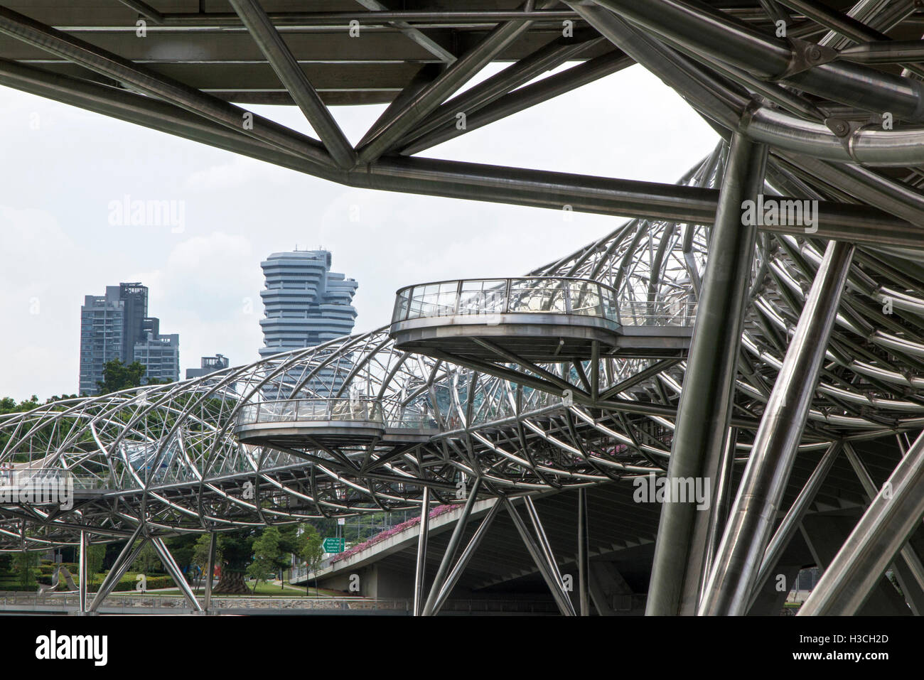 Singapore, Marina Bay, Helix Bridge, doppia elica passerella pedonale Foto Stock