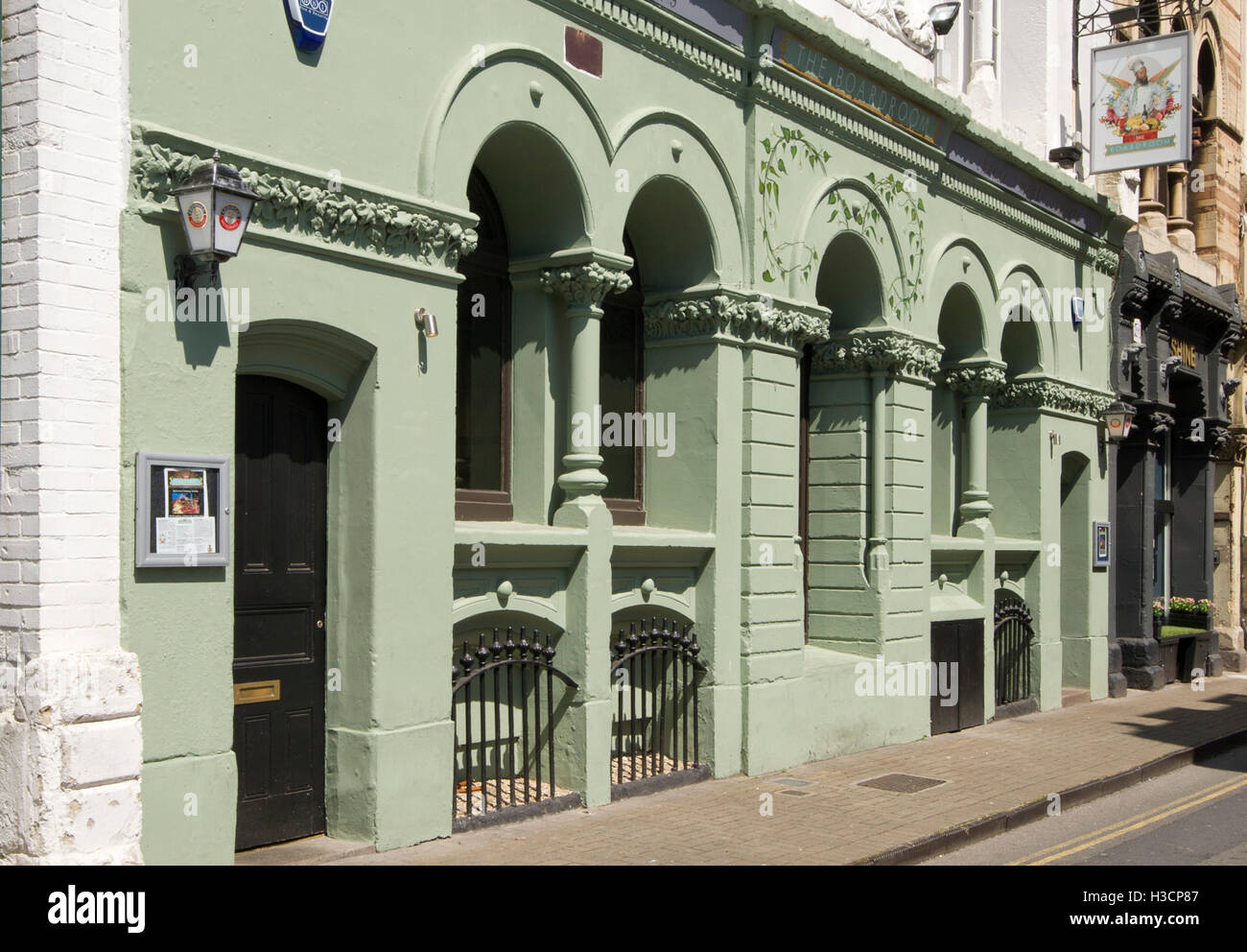 La sala riunioni di un bar e di un ristorante a Bristol, Regno Unito. Foto Stock