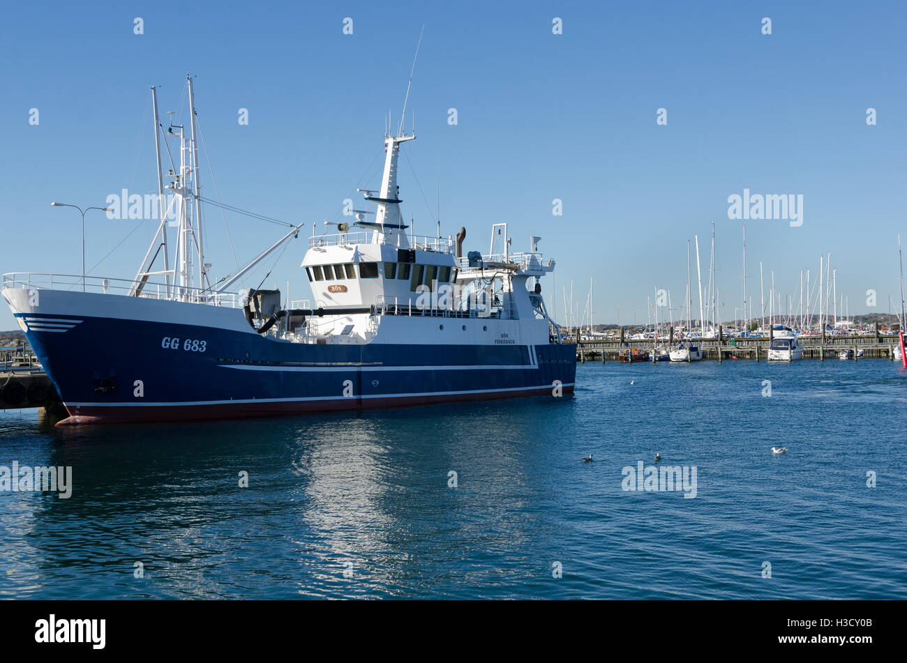 Una grande barca da pesca nel porto di Göteborg pronto per andare fuori e pesce Foto Stock