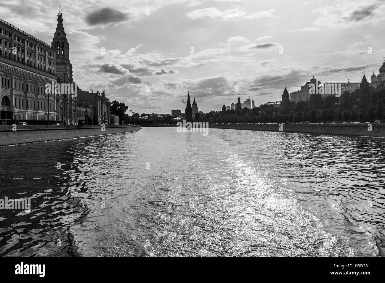Vista di Mosca dal fiume in bianco e nero Foto Stock