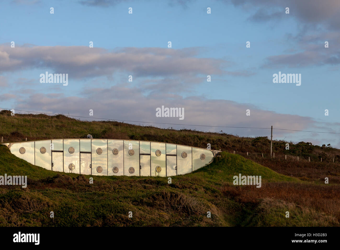 Eco-home a Druidstone, Pembrokeshire catturati nel sun. Foto Stock