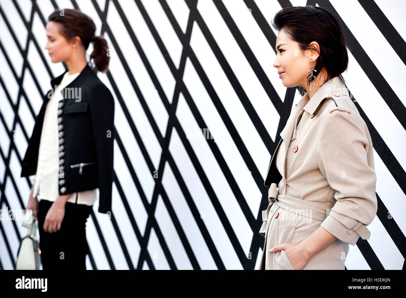 Liu Tao al di fuori di Louis Vuitton show, 5 ottobre 2016 Settimana della moda di Parigi pronto a indossare la Primavera/Estate 2017 Place Vendôme - Parigi 1er - Francia Foto Stock