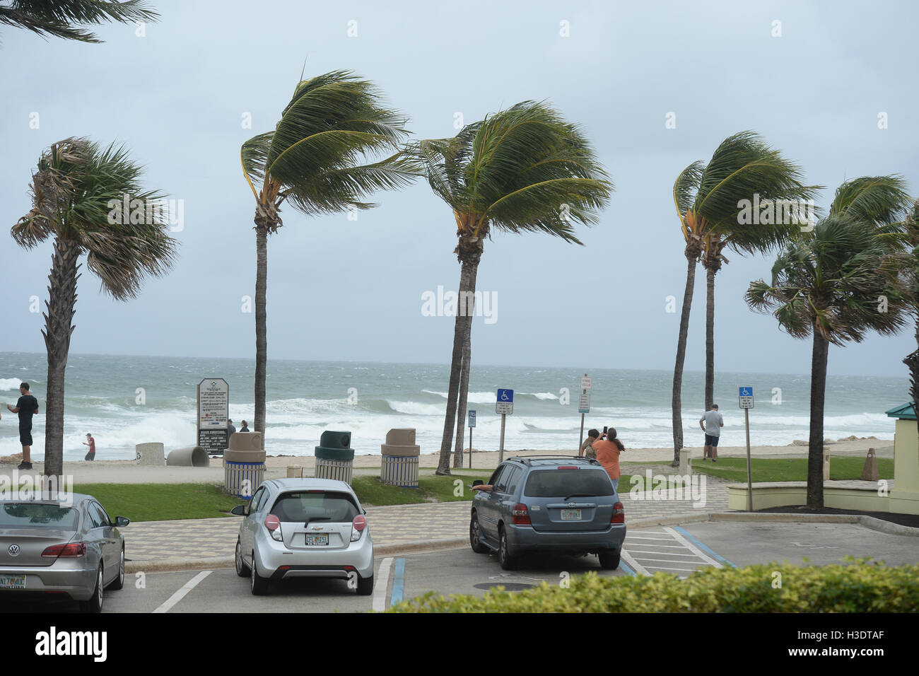 A Deerfield Beach, FL - 06 ottobre: una vista generale di atmosfera sull uragano Matteo prima di influenzare Florida del sud il 6 ottobre 2016 in Deerfield Beach , Florida. Credito: mpi04/MediaPunch Foto Stock