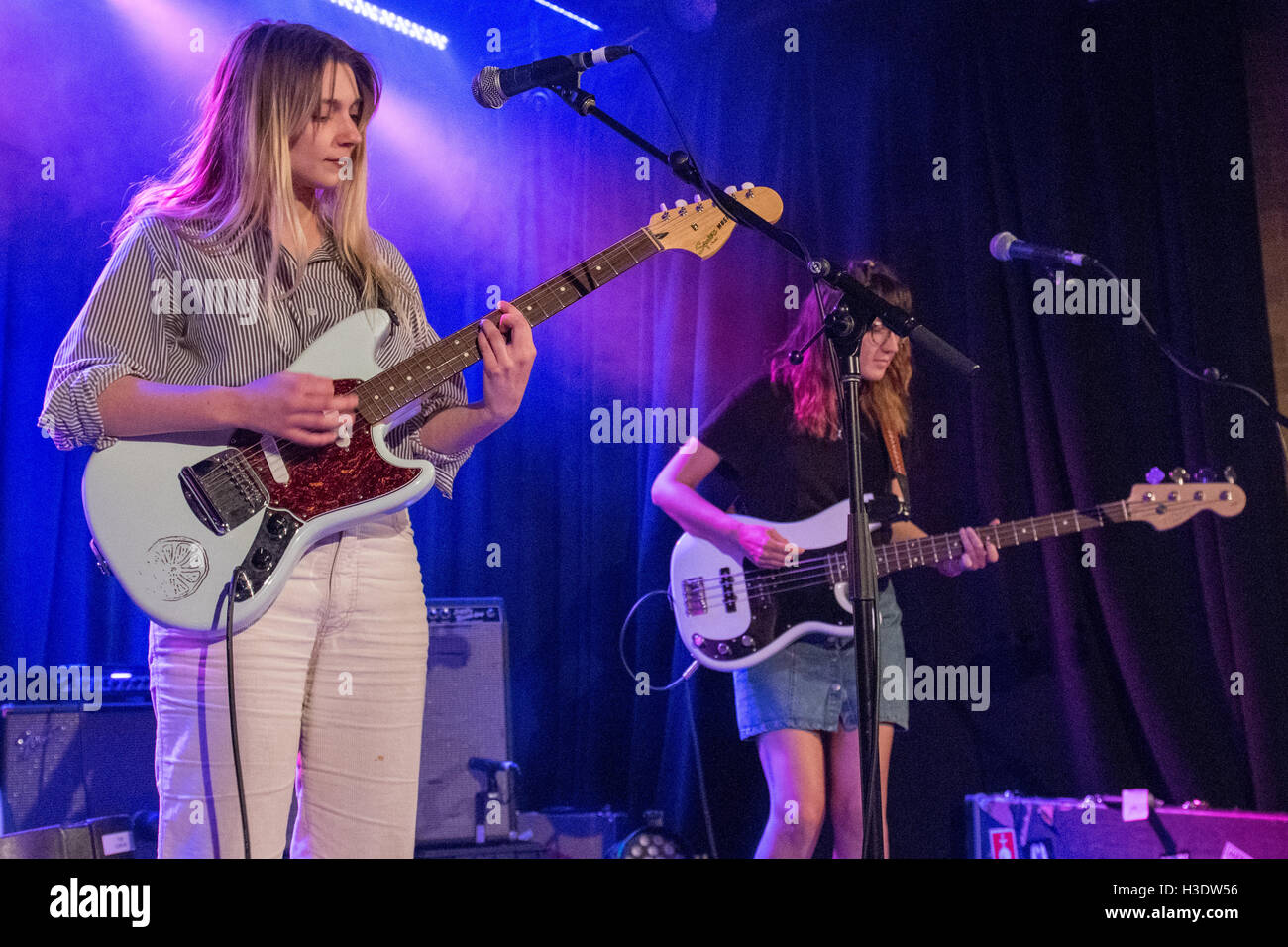 Sydney, Australia - 6 October 2016: Hockey papà eseguire il loro album concerto tour 'Boronia' presso la Oxford Art Factory a Sydney, in Australia. Atti di supporto incluse TV al mattino e l'orrore del mio amico. Nella foto è mattina TV eseguendo. Credito: mjmediabox/Alamy Live News Foto Stock