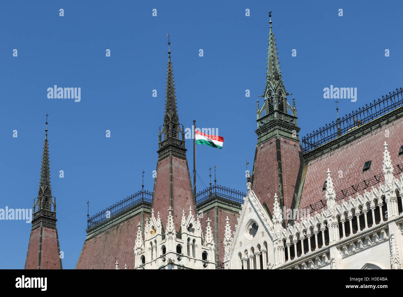 Ungheria bandiera sul Parlamento ungherese edificio, Budapest Foto Stock