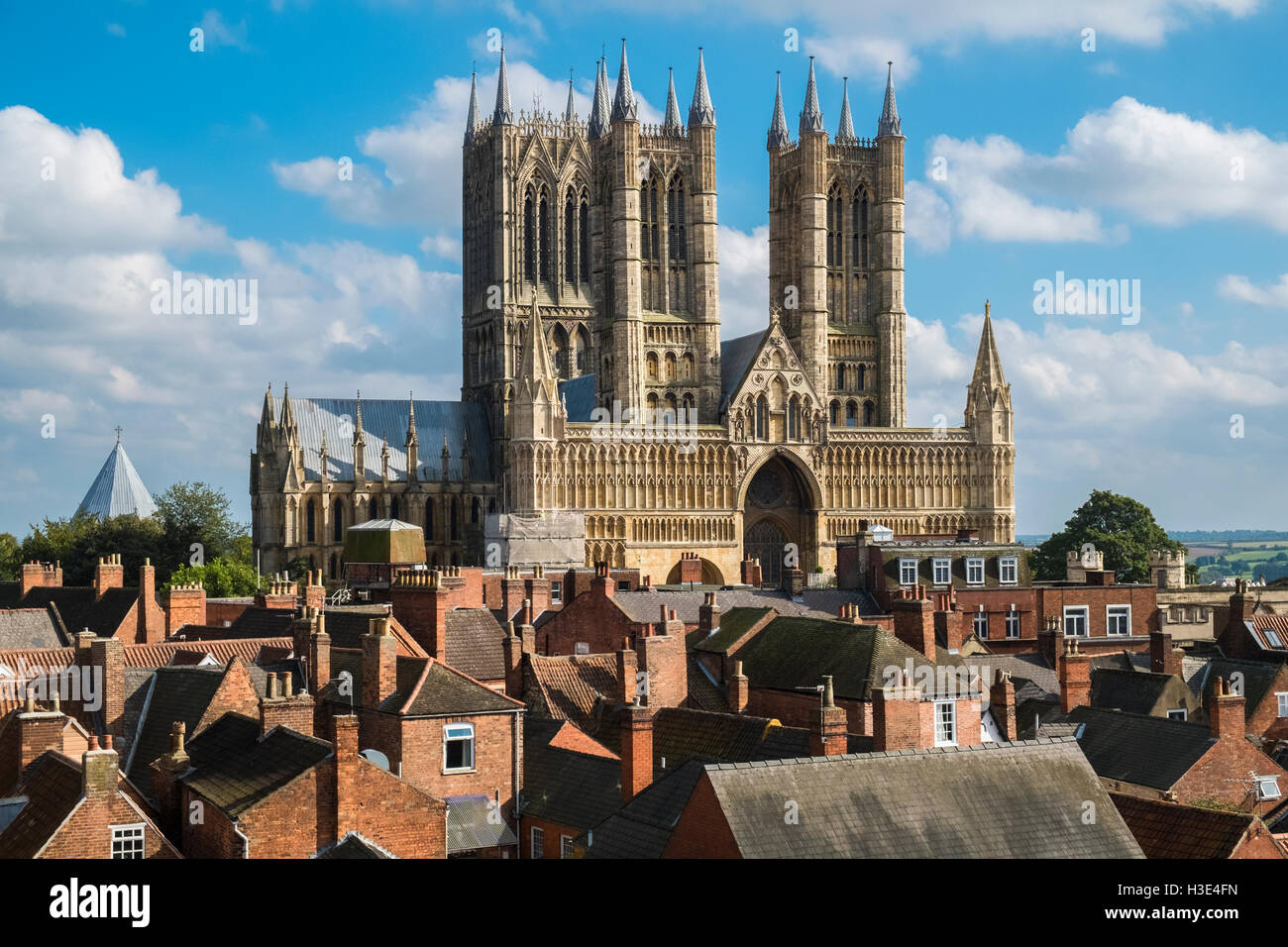 Western facciata anteriore della storica Cattedrale di Lincoln, città di Lincoln, Lincolnshire, England Regno Unito Foto Stock