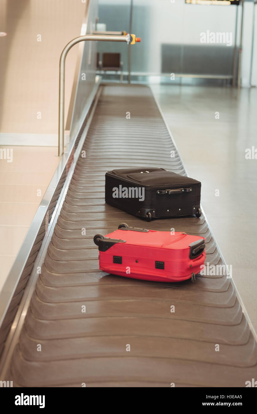 Bagagli sul carosello bagagli Foto Stock