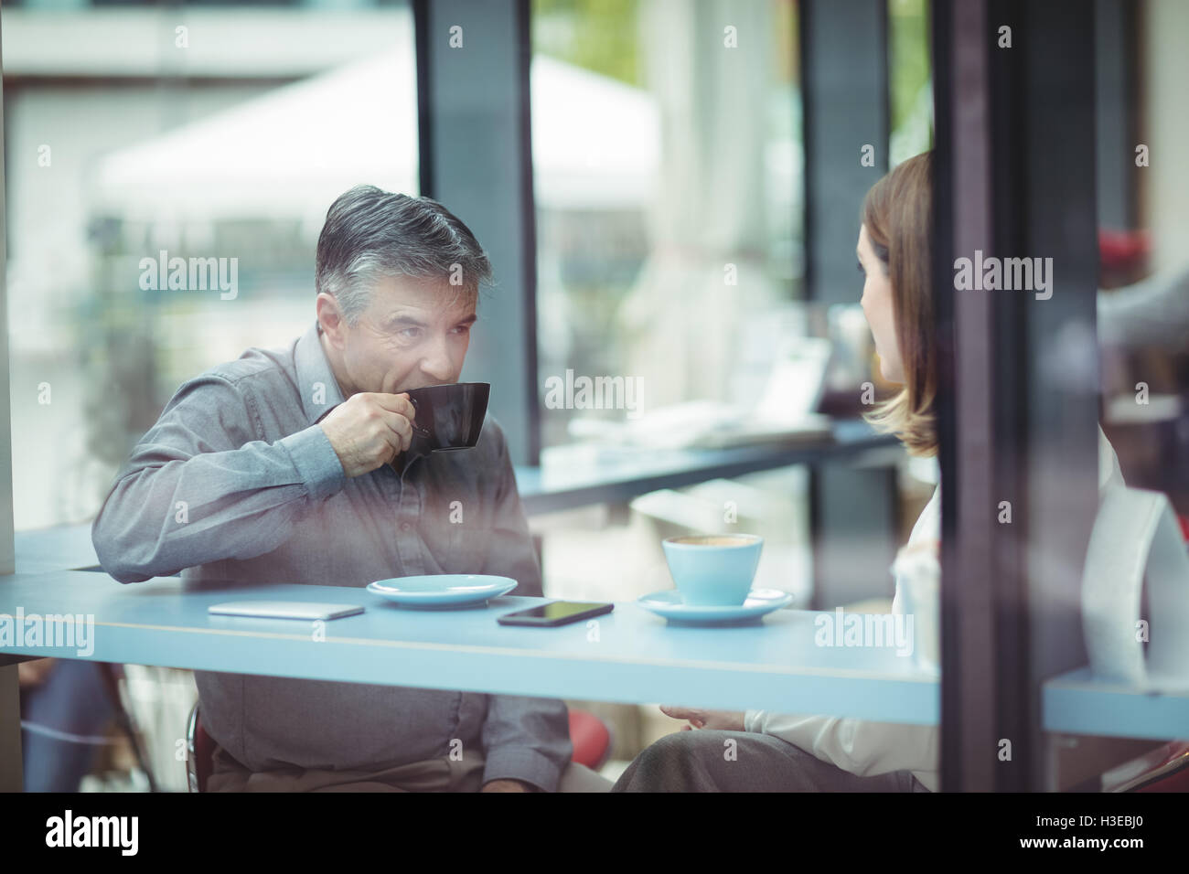 L uomo e la donna con il caffè Foto Stock