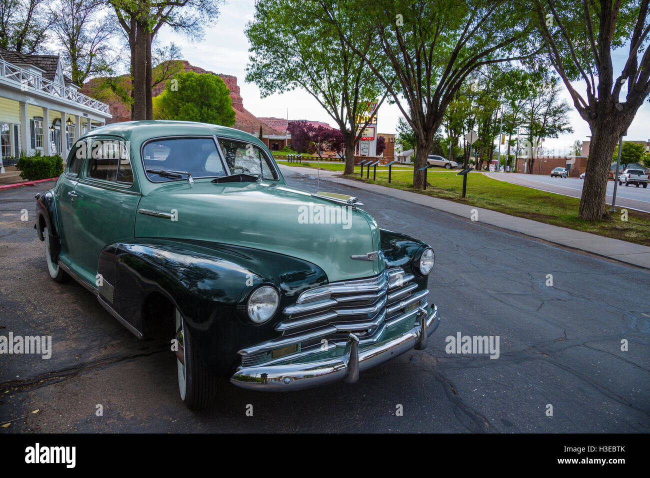Un !940's Chevrolet coupe automobile parcheggiata in una strada della città di Kanab Utah STATI UNITI D'AMERICA Foto Stock