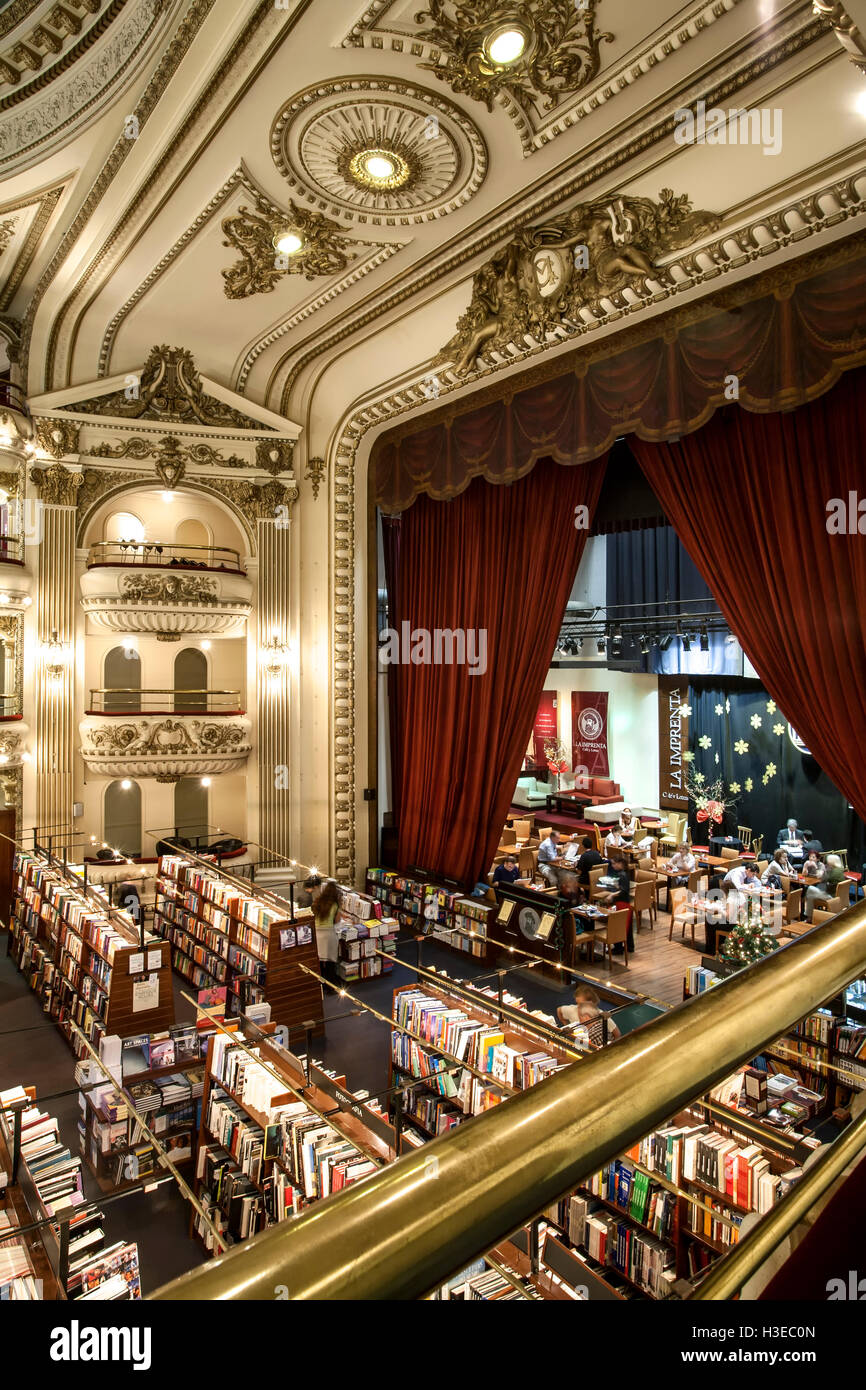 Interno, El Ateneo Grand Splendid bookstore (ex teatro), Buenos Aires, Argentina Foto Stock