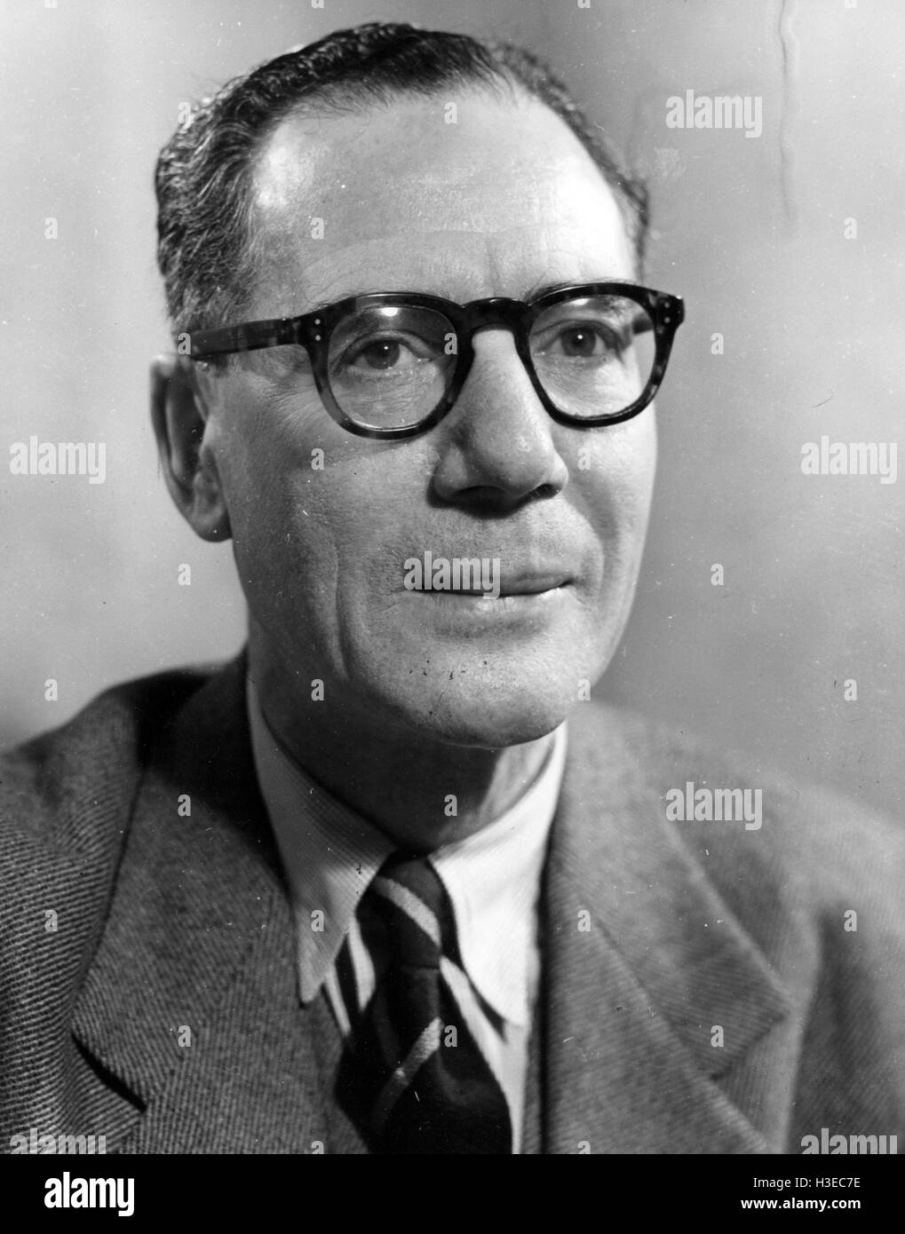 VAL GIELGUD (1900-1981) l'attore inglese ed emittente circa 1960 Foto Stock