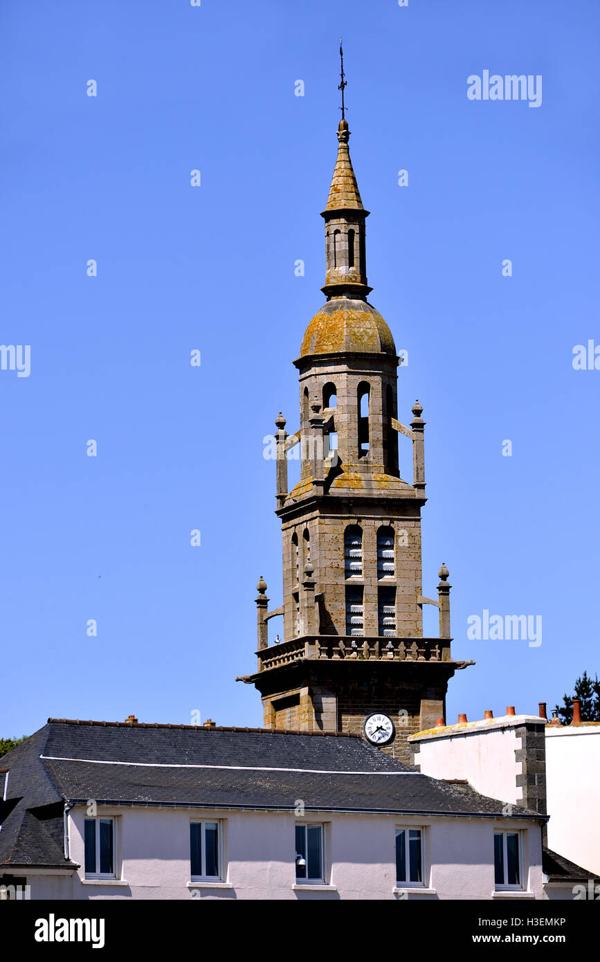 Torre campanaria a Binic in Francia Foto Stock