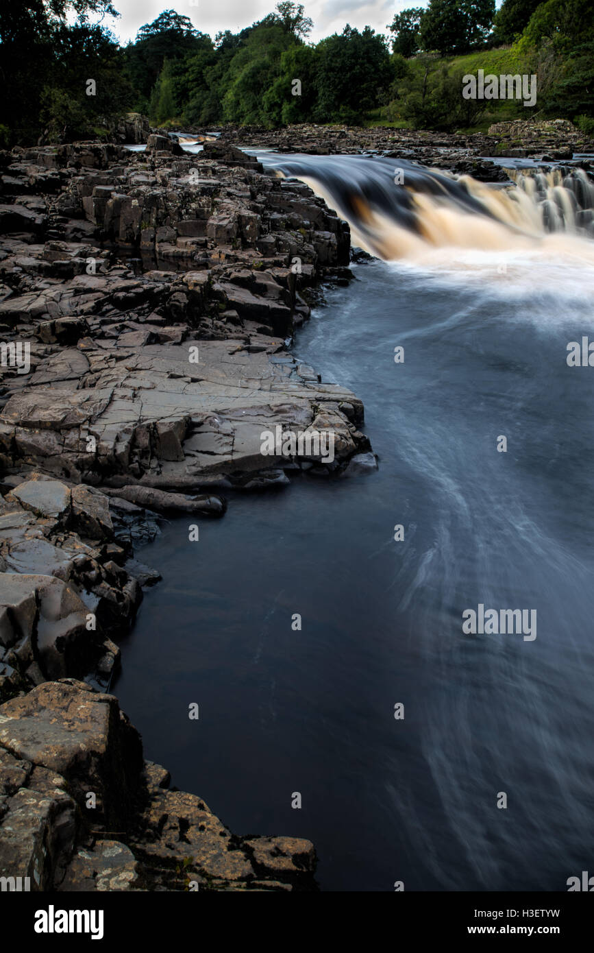 Bassa forza cascata Yorkshire Dales paesaggio DEL REGNO UNITO Foto Stock