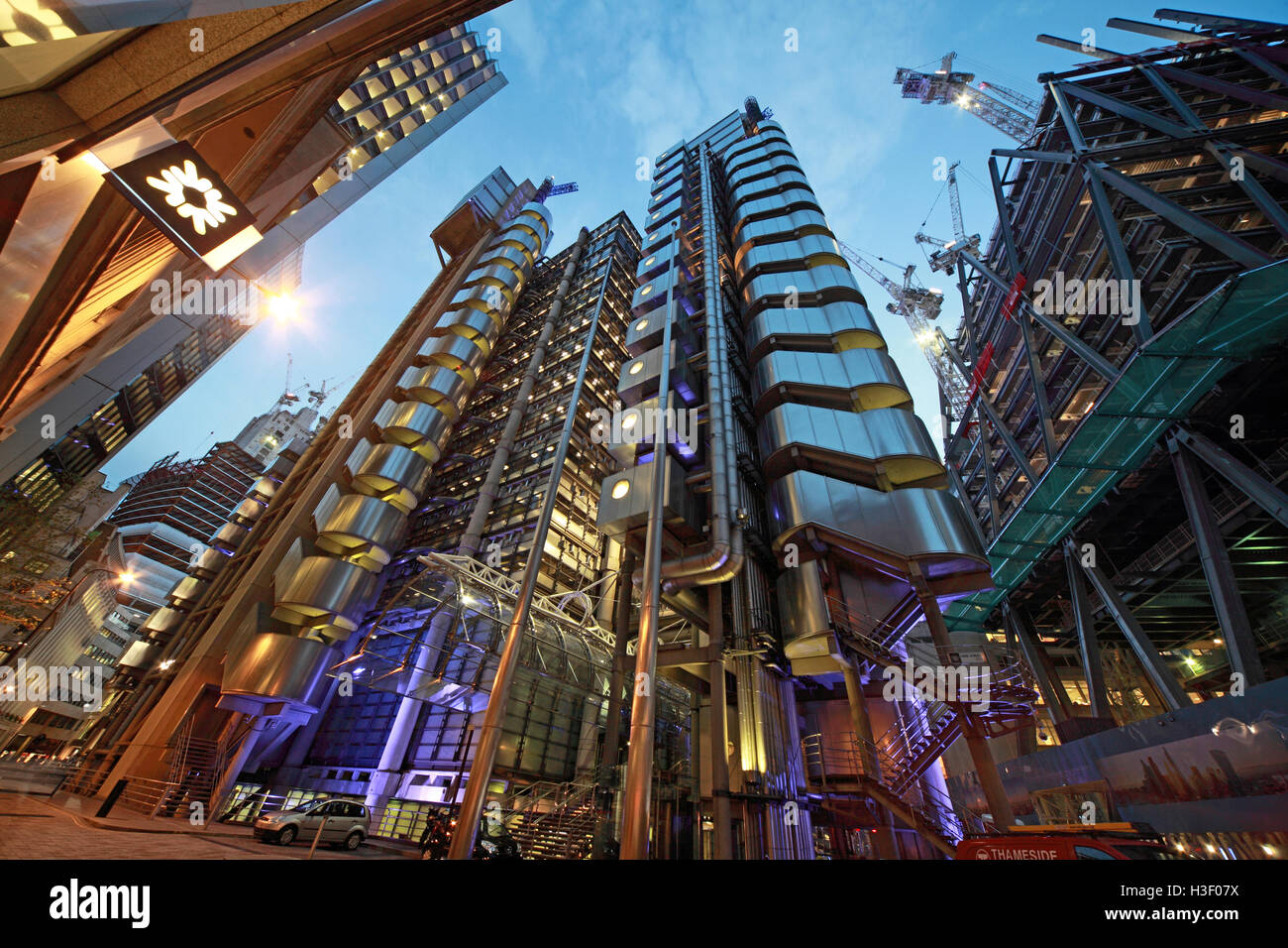 Lloyd's edificio Londra al tramonto, calce St, Inghilterra Foto Stock
