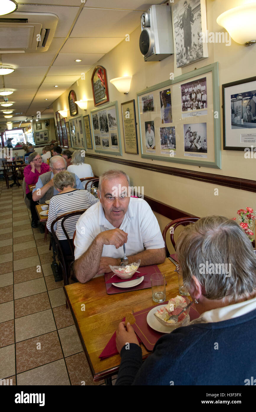 Papa's il tradizionale pesce e patatine ristorante, Weston-Super-Mare, Somerset. Foto Stock