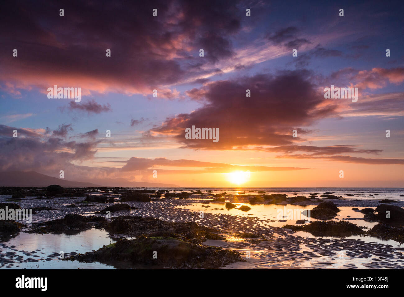 Tramonto sul filamento Derrymore sulla penisola di Dingle nella Contea di Kerry, Irlanda Foto Stock
