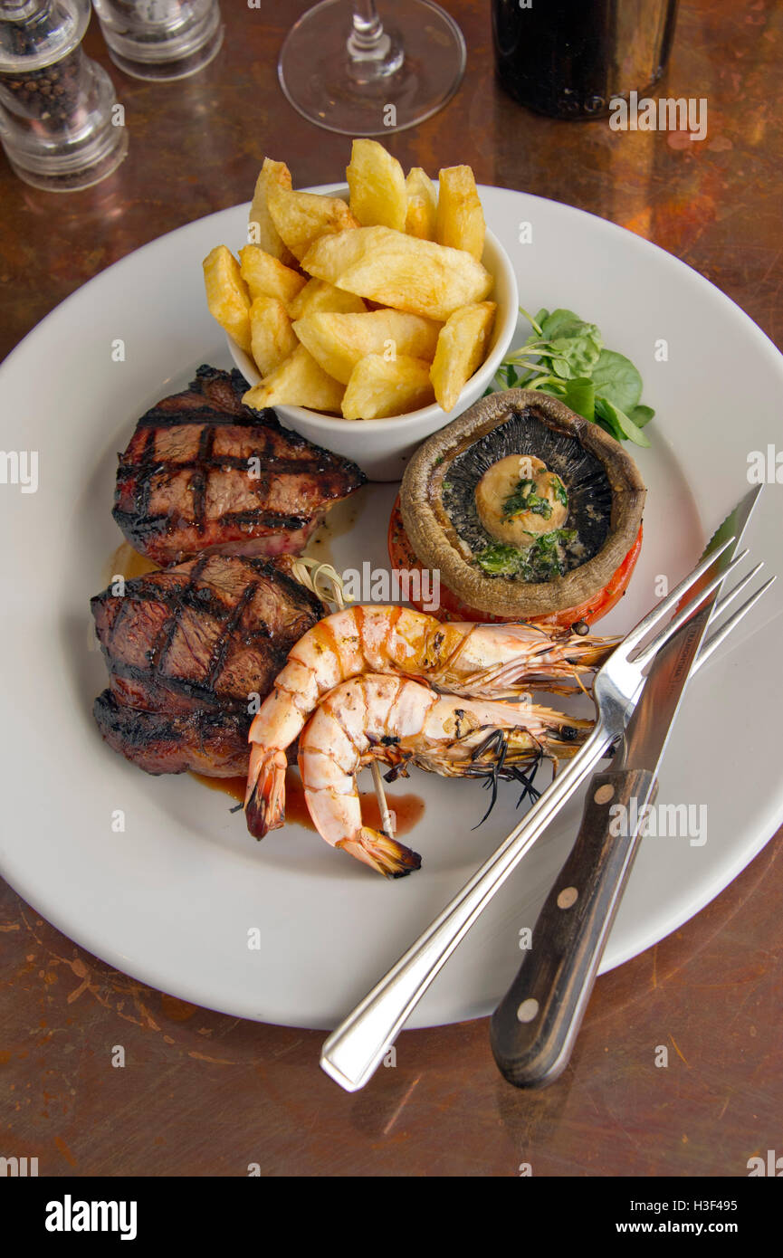 Vincents,un bar/cafe/ristorante/cocktail bar nel villaggio di Clifton, Bristol, Regno Unito. Foto Stock Vincents,un bar/cafe/ristorante/cocktail bar nel villaggio di Clifton, Bristol, Regno Unito. Foto Stock