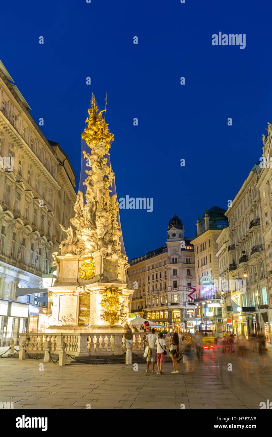 Vienna, Austria peste monumento di scultura nella città vecchia sulla strada principale del centro di Vienna Foto Stock