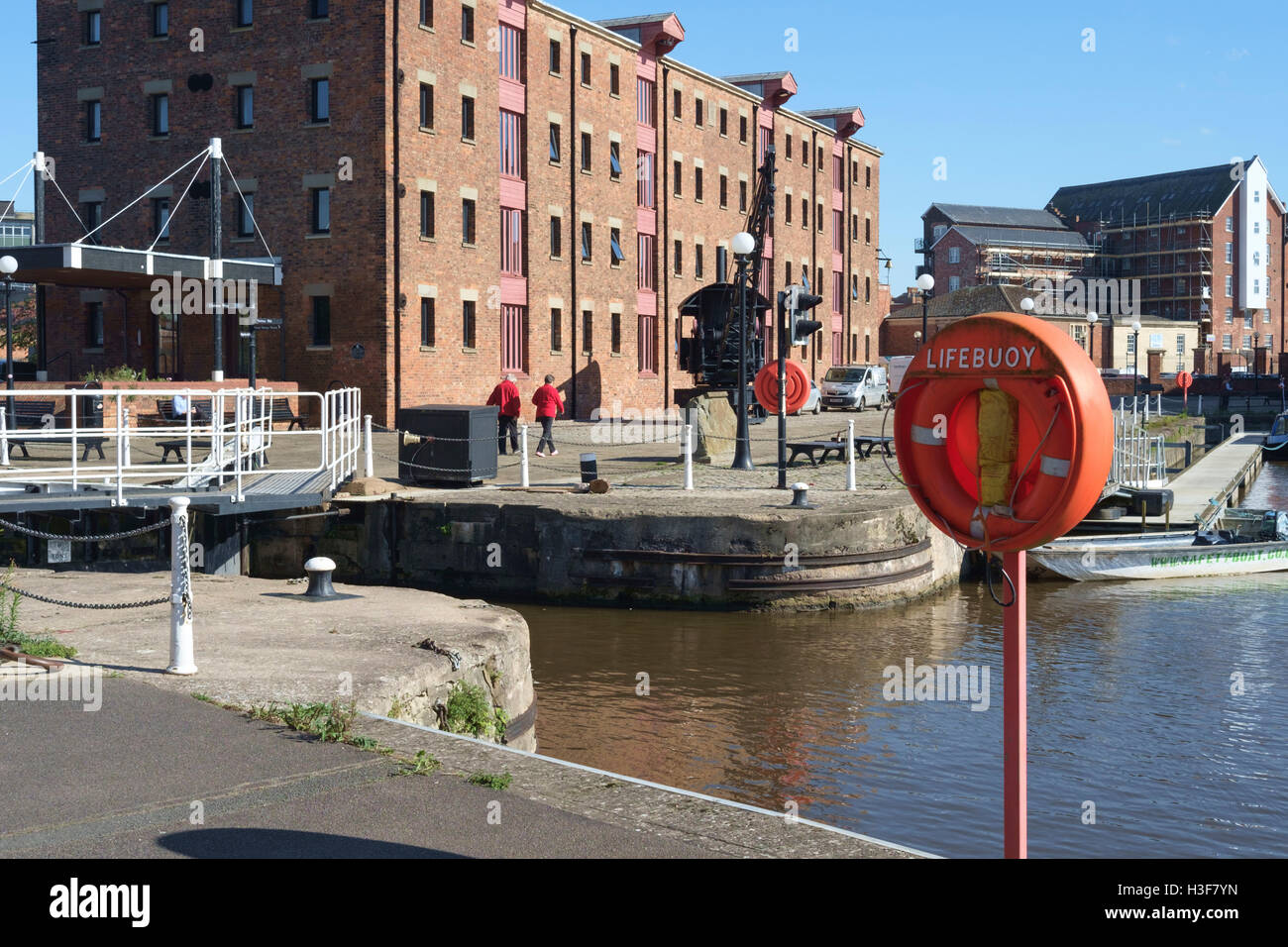 Intorno a Gloucester city e la storica docks Inghilterra porto storico e magazzino Foto Stock
