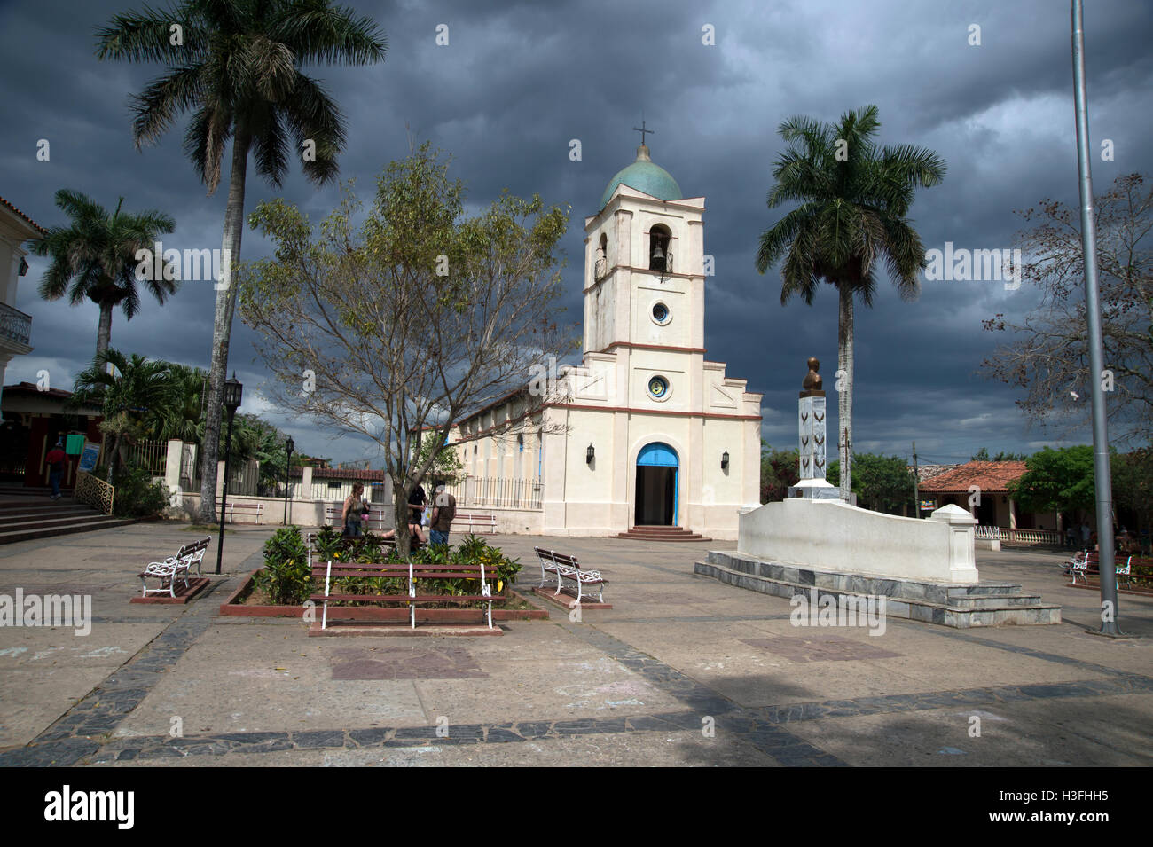 La chiesa nella città di Vinales contro una storia nero sky Pinar del Rio provincia Foto Stock