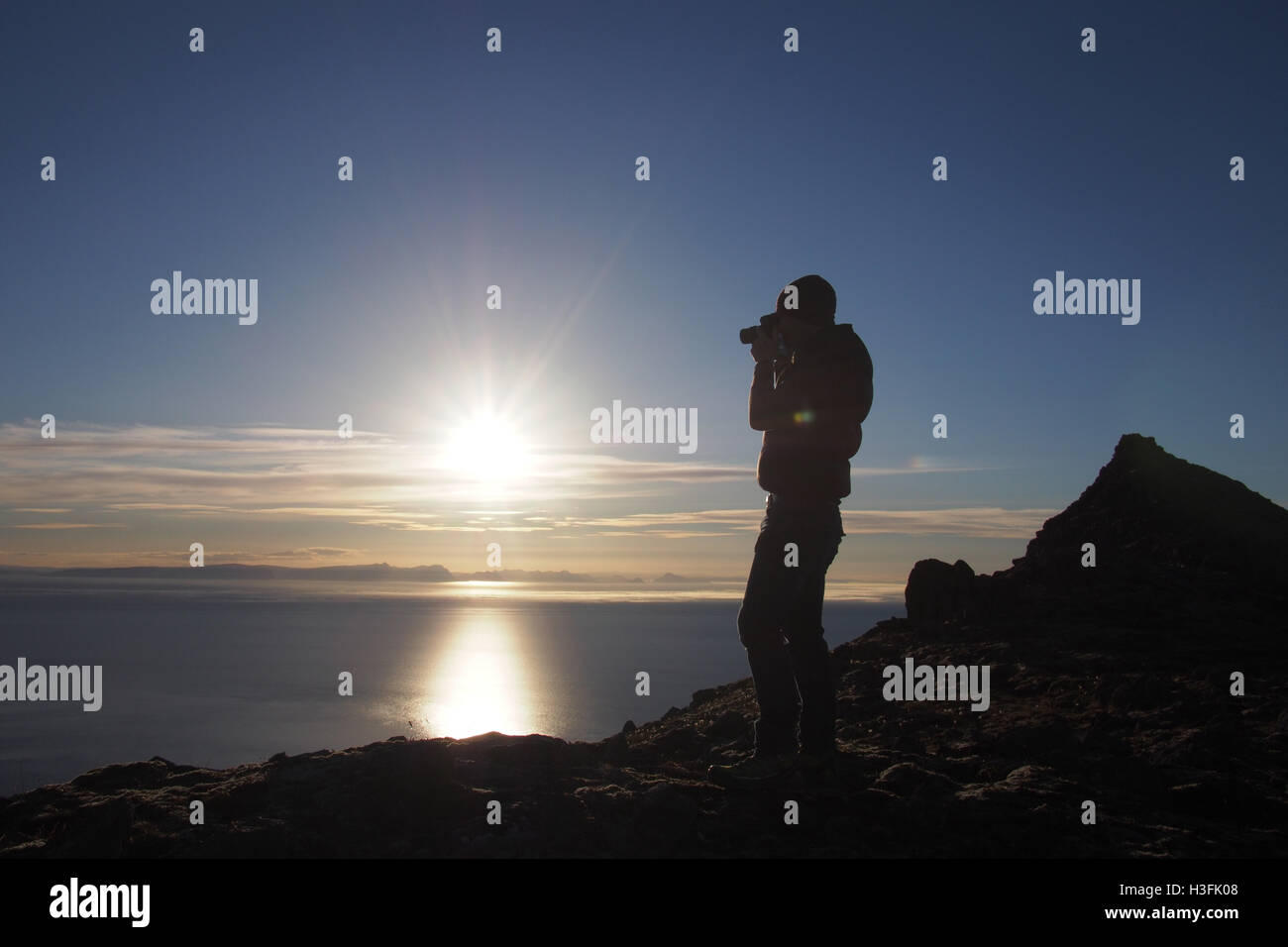 Fotografo su una montagna in Islanda Foto Stock