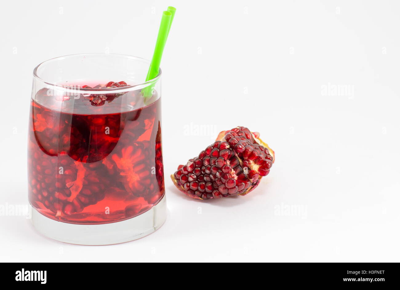 Melograno frutta e succhi fatti in casa per un sano ristoro estivo Foto Stock