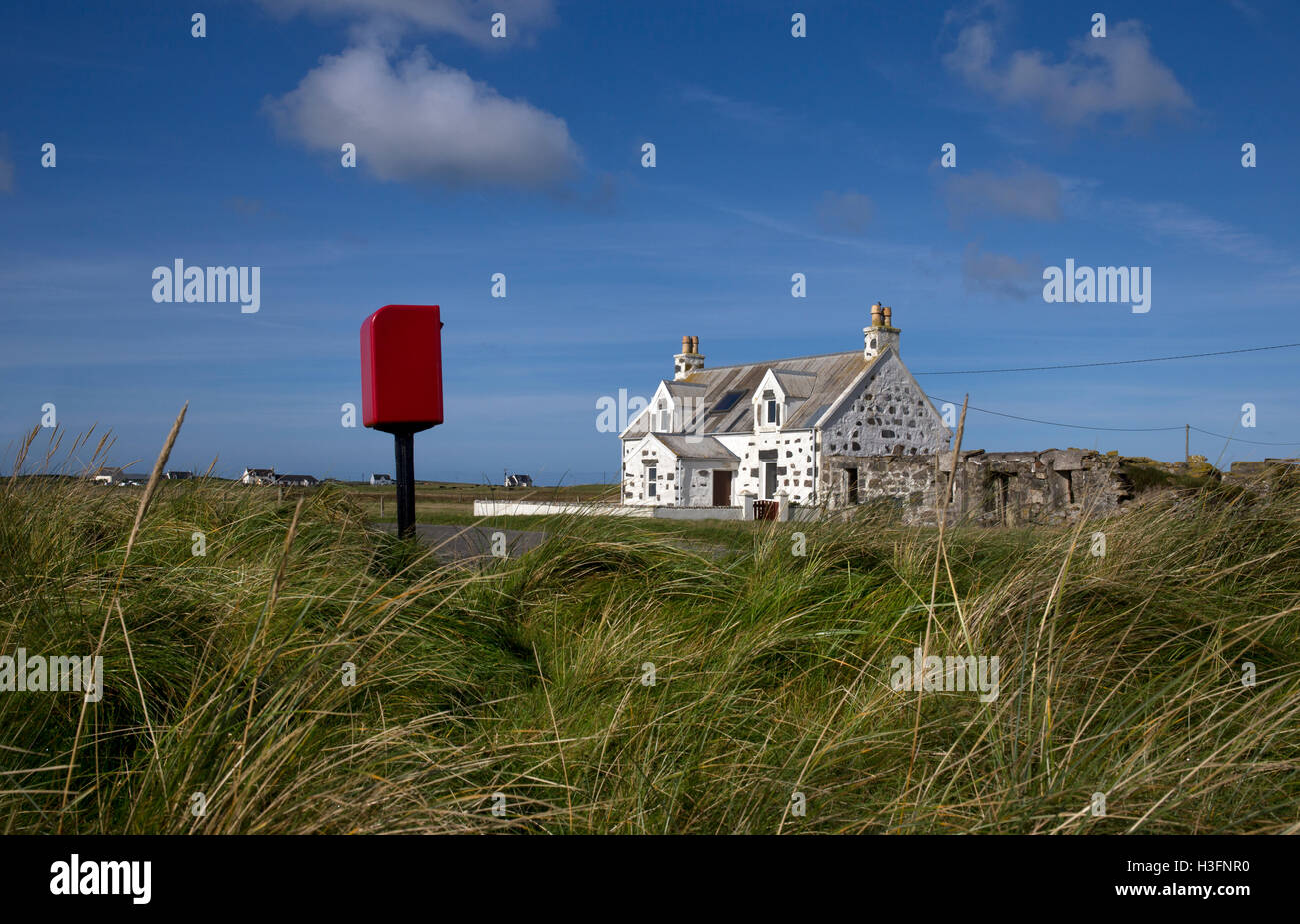 Tradizionale dipinto di bianco crofter's cottage,Gott Bay, Tiree,Ebridi Interne,Argyll and Bute,Scozia Scotland Foto Stock