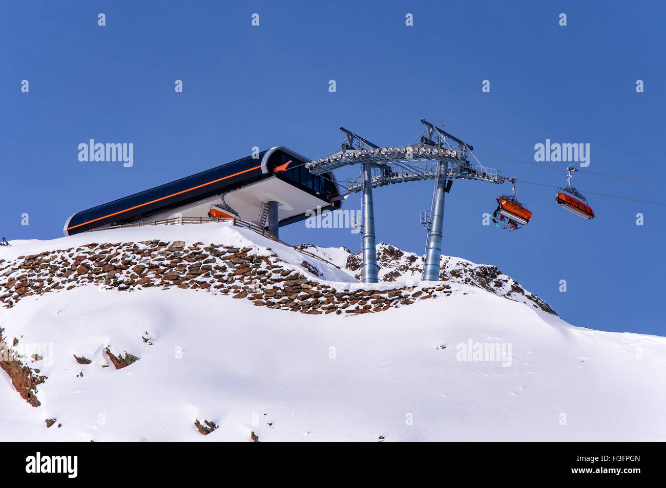 Seggiovia stazione superiore in Solden, stazione di sci alpino nelle Alpi Otztal in Austria Foto Stock