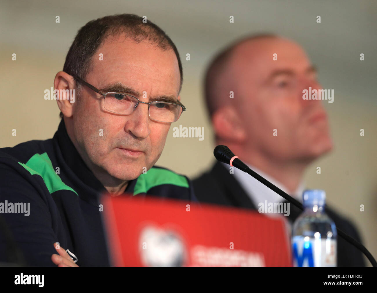 Repubblica di Irlanda il manager di Martin O'Neill nel corso di una conferenza stampa presso la Zimbru Stadium, Chisinau. Foto Stock