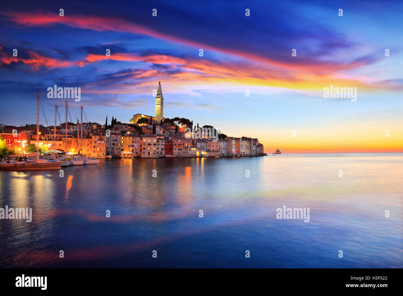 Rovigno cittadina al tramonto in Croazia Foto Stock