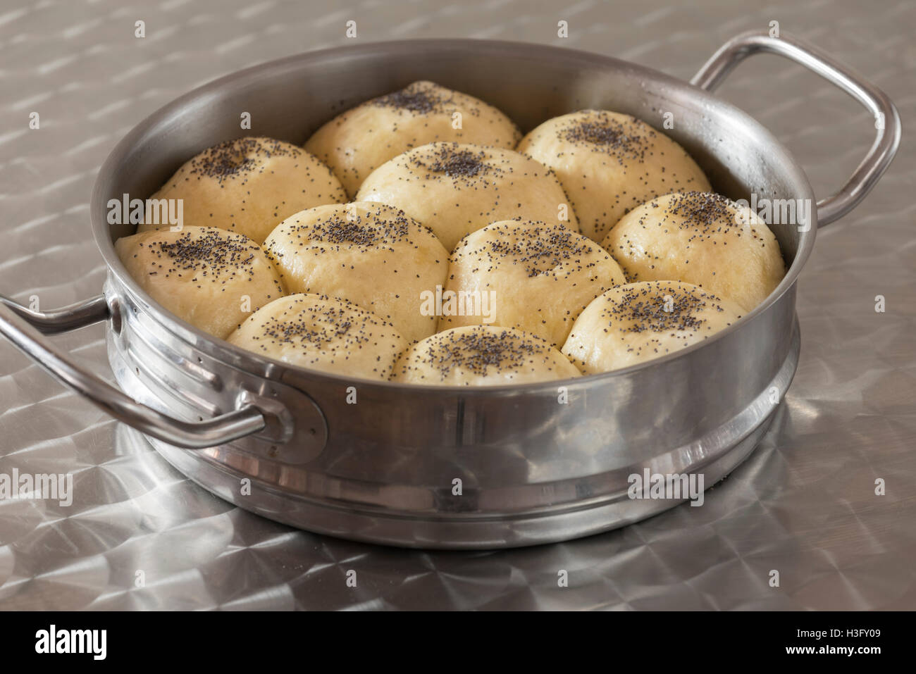 Dampfnudeln Tedesco Gnocchi Di Patate Al Vapore Germania Alimenti Foto Stock Alamy