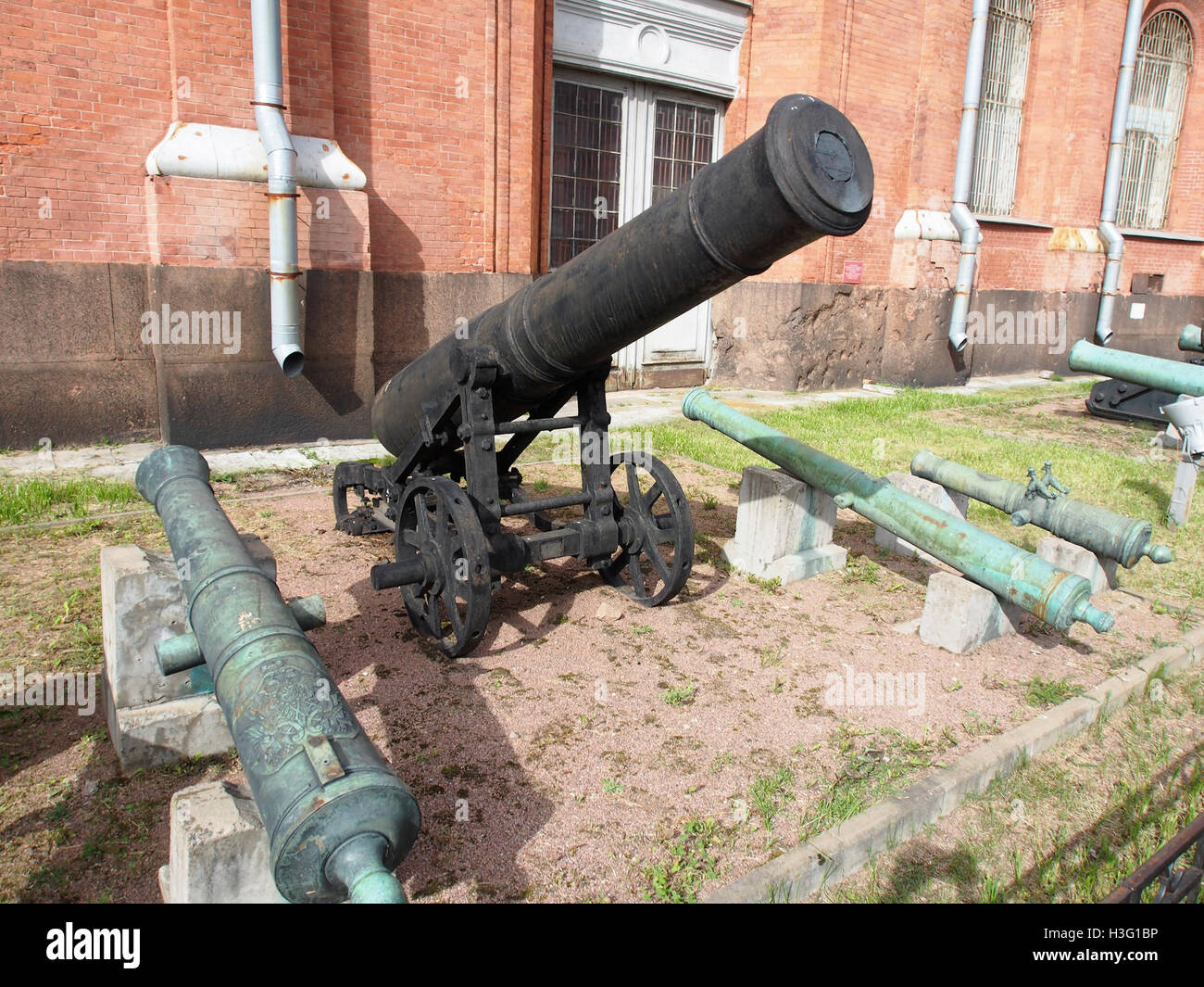 Questo titolo è un mistero in quanto il contenuto è in una lingua sconosciuta, rendendo il suo contesto storico o artistico difficile da individuare. Per una didascalia più precisa, potrebbe essere necessario tradurre o identificare ulteriormente. Foto Stock