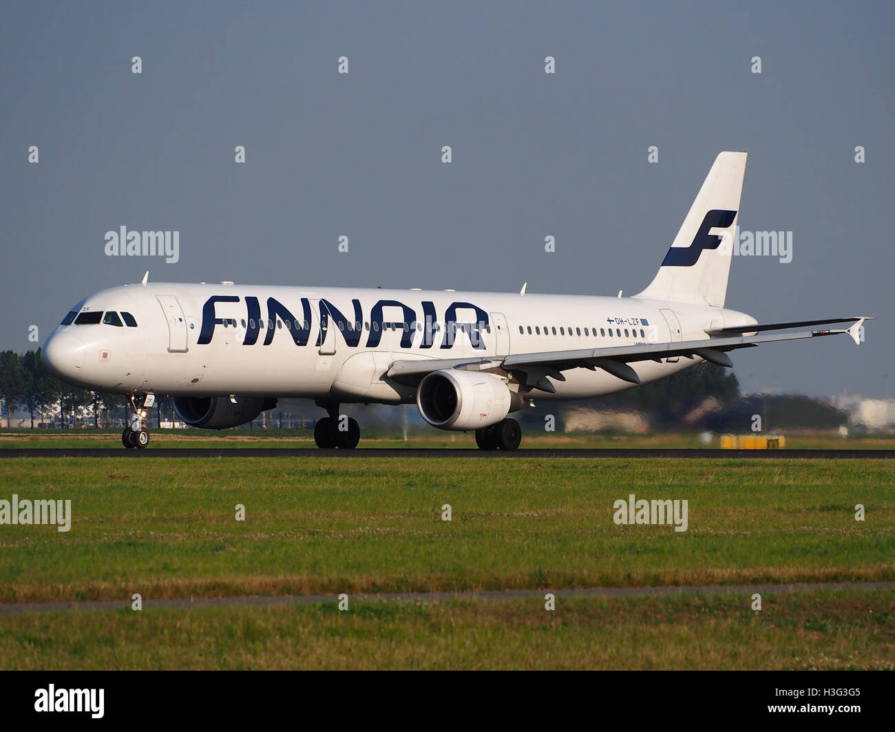 OH-LZF Finnair Airbus A321-211 - cn 2208 decollo da Schiphol pic2 Foto Stock