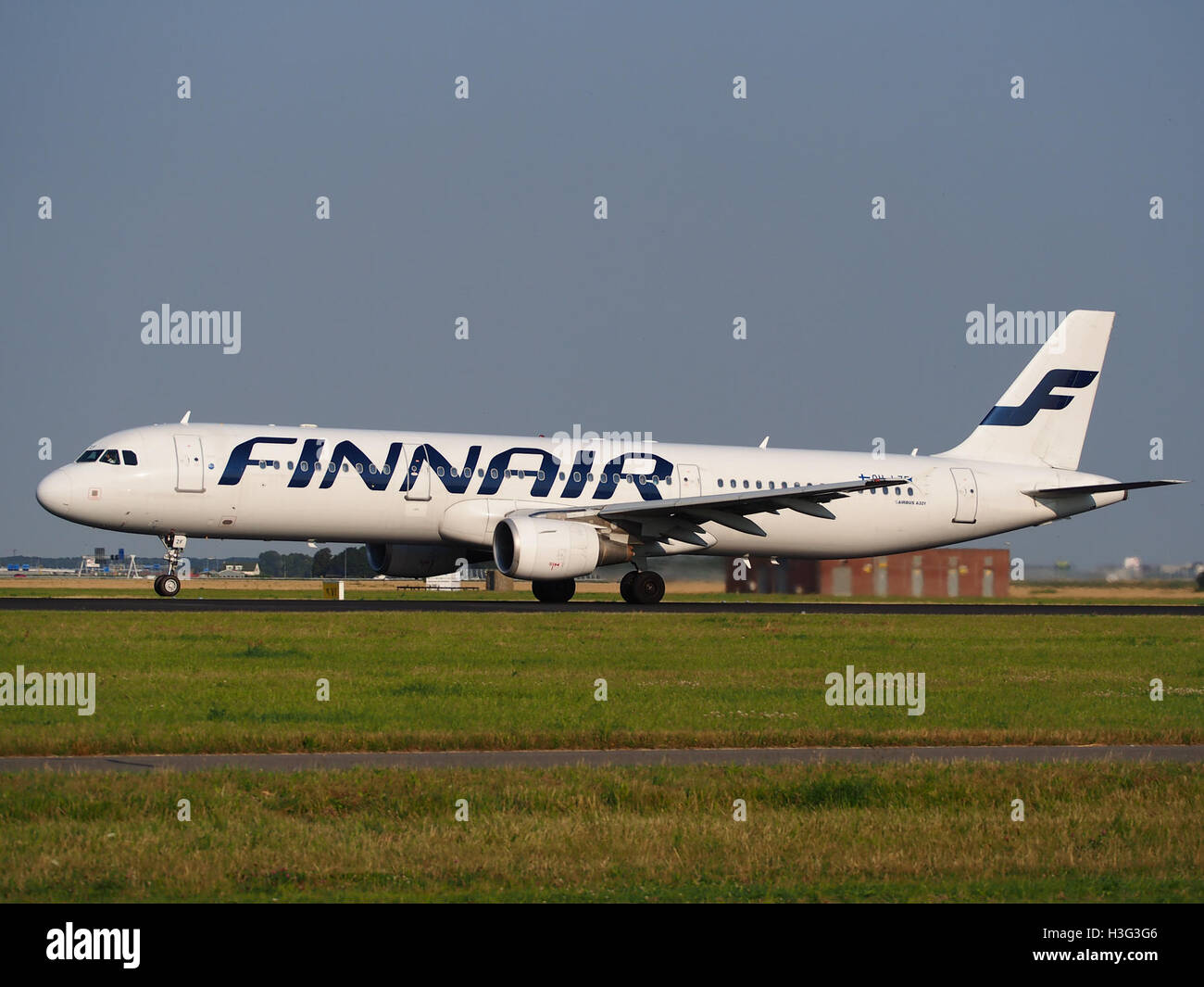 OH-LZF Finnair Airbus A321-211 - cn 2208 decollo da Schiphol pic3 Foto Stock