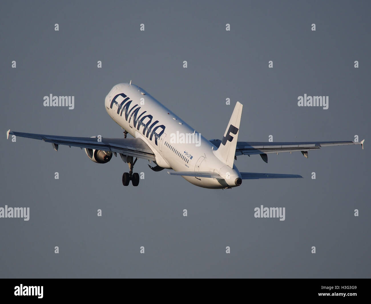 OH-LZF Finnair Airbus A321-211 - cn 2208 decollo da Schiphol pic5 Foto Stock
