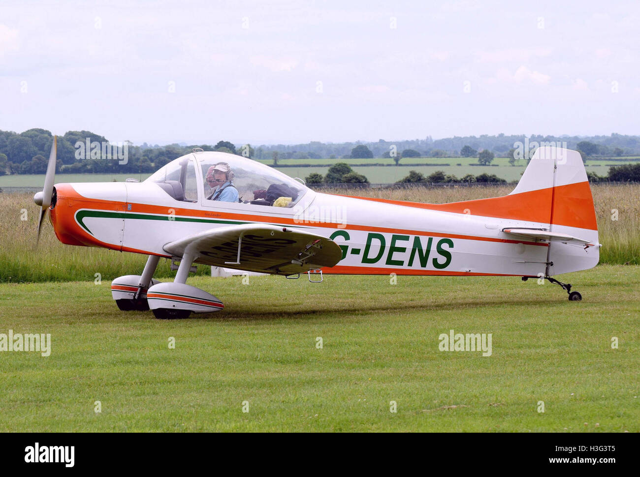 Aviatik legante CP-301S Smaragd (G-tane) all aeroporto di Cotswold Inghilterra 18giu2016 arp Foto Stock