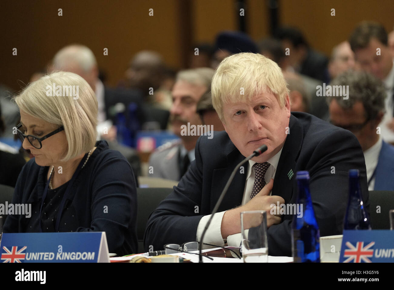 Il segretario di Stato per gli Affari Esteri e del Commonwealth del Regno Unito di Gran Bretagna e Irlanda del Nord, Boris Johnson partecipa al contro-ISIL ministeriale ministeriale congiunta nel corso della sessione plenaria, presso l'U.S. Il Dipartimento di Stato a Washington D.C. il 21 luglio 2016. Foto Stock