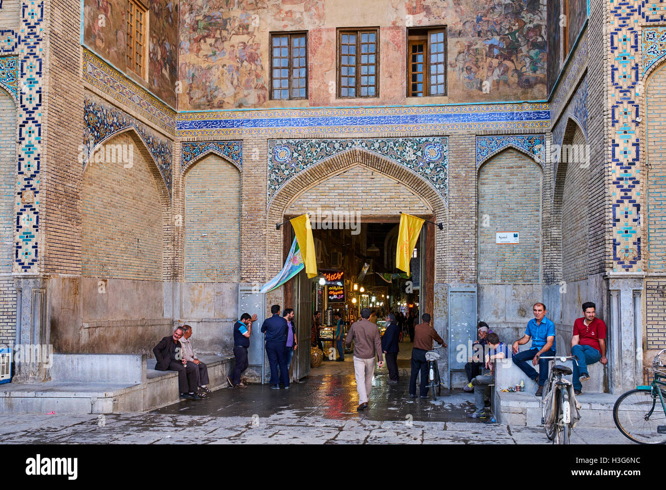 Iran, Isfahan, Imam Square, patrimonio mondiale dell'UNESCO, Qeysarieh portal Foto Stock