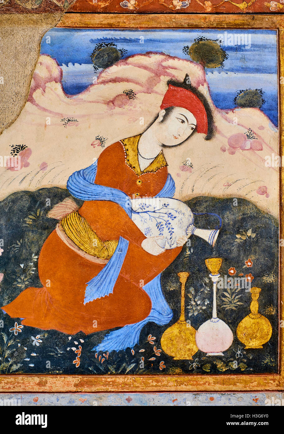 Iran, Isfahan, Chehel Sotun palace, la grande sala o trono hall pittura, persiano uomo pourring vino Foto Stock