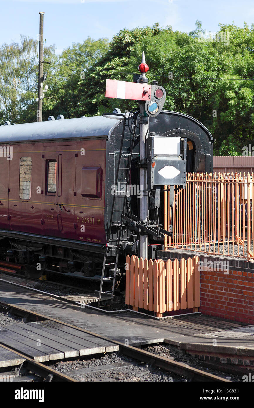 Escursione di un giorno sul Severn Valley Railway, che racchiude le reliquie di età del vapore su questo lavoro storica linea ferroviaria. Foto Stock