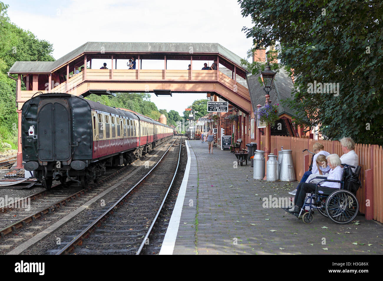 Escursione di un giorno sul Severn Valley Railway, che racchiude le reliquie di età del vapore su questo lavoro storica linea ferroviaria. Foto Stock