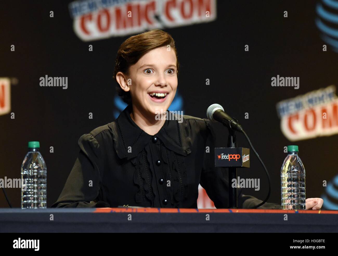 New York, NY, STATI UNITI D'AMERICA. Il 7 ottobre, 2016. Millie Bobby Brown a 'Stranger cose' pannello, Javits Center di presenze per New York Comic Con 2016 - Ven, New York, NY, 7 ottobre 2016. Credito: Derek Storm/Everett raccolta/Alamy Live News Foto Stock